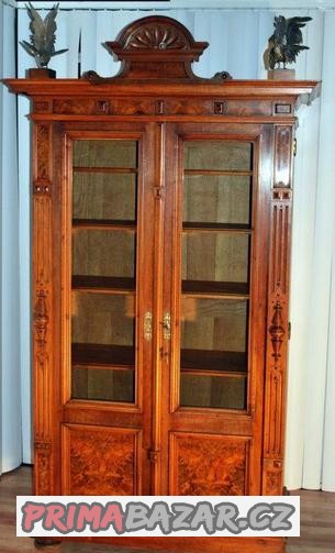 masivni-prosklena-knihovna
