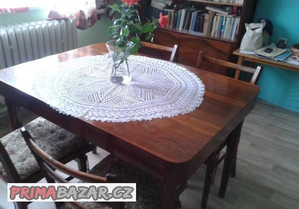 pokojovy-jidelni-stul