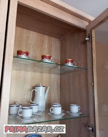 prodam-sklenenou-vitrinu