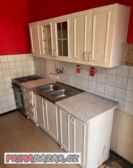 kuchyn-se-sporakem-za-odvoz