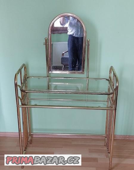 toaletni-kosmeticky-stolek-se-zrcadlem