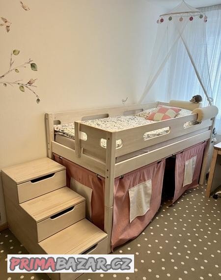 detska-postel-z-masivu-schody-s-uloznym-prostorem