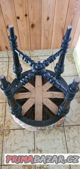 Starožitný taburet