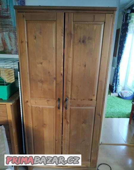 satni-skrin-drevena-velice-pekna