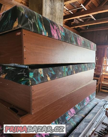 postele-s-uloznym-prostorem