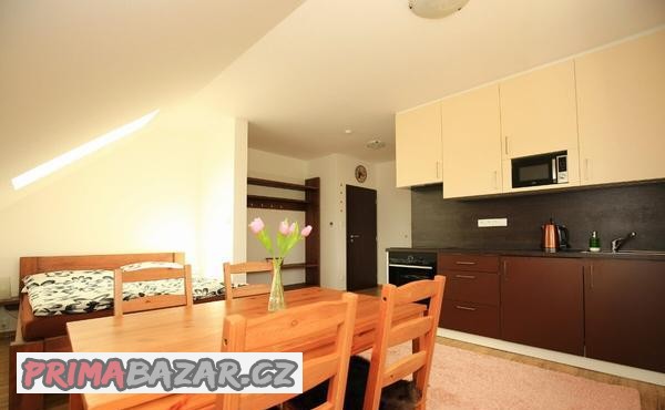 prodam-jidelni-stul-d-117-x-s-74-x-v-73-5