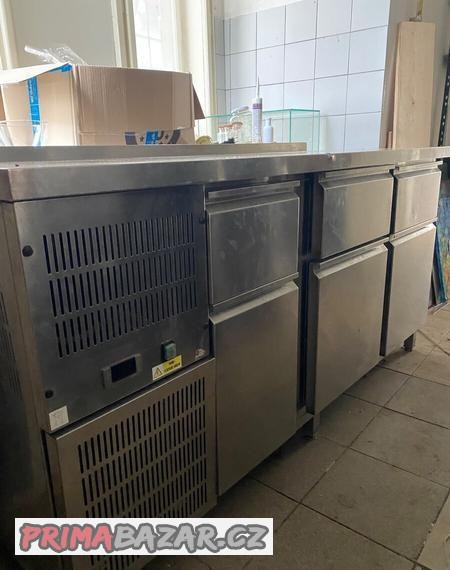 nerezovy-stul-s-supliky