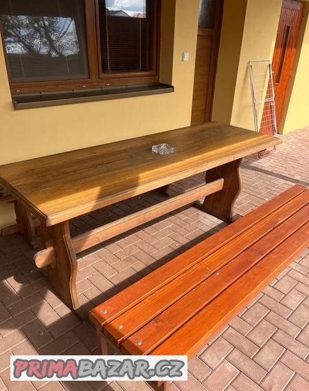 Stůl masivní
