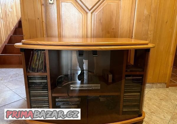 stul-pod-tv
