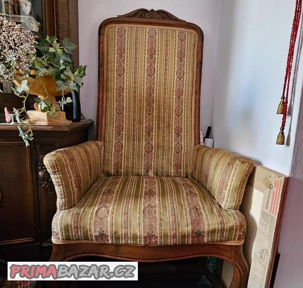stare-zamecke-kreslo