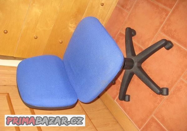 Kolečková židle modrá