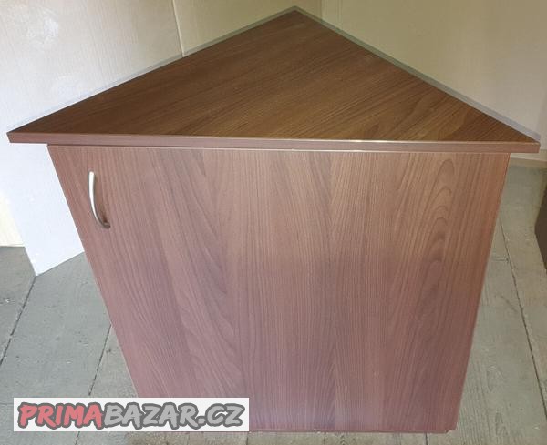 skrinka-rohova-police