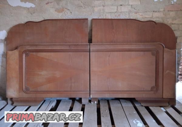 masivni-manzelska-postel-cela