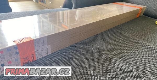 police-nove-sada-dvou-polic-dub-cerny-lesk