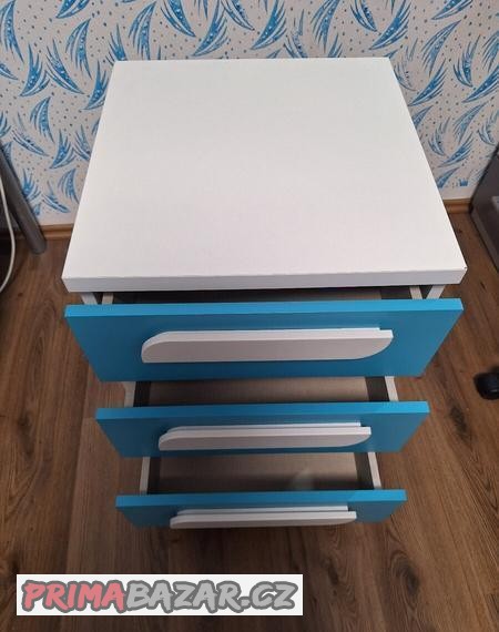 Prodám pojízdný stolek