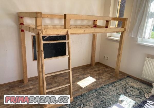 vysoka-postel-z-masivu-200x90