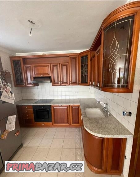 drevena-kompletni-unikatni-kuchyn-470-s-mramorovou-deskou