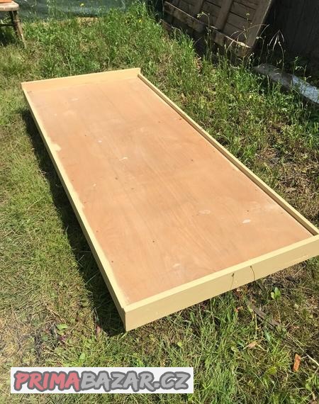 drevena-postel-200-x-90-a-dalsi-nabytek