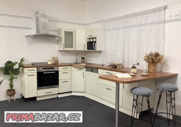 kremova-rustikalni-kuchyne-dominika