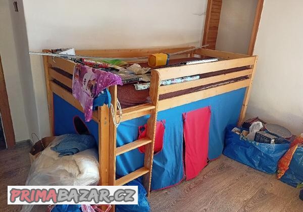 detska-postel-masiv-sleva