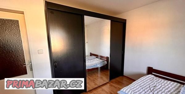 skrin-220cm-vyska-250cm-delka-65cm-hloubka