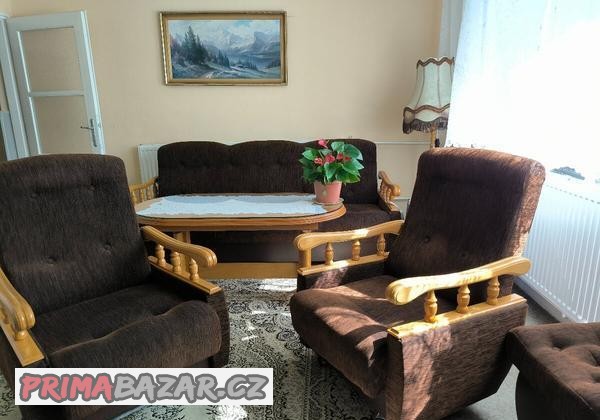 kredenc-knihovna-2x-kreslo-gauc