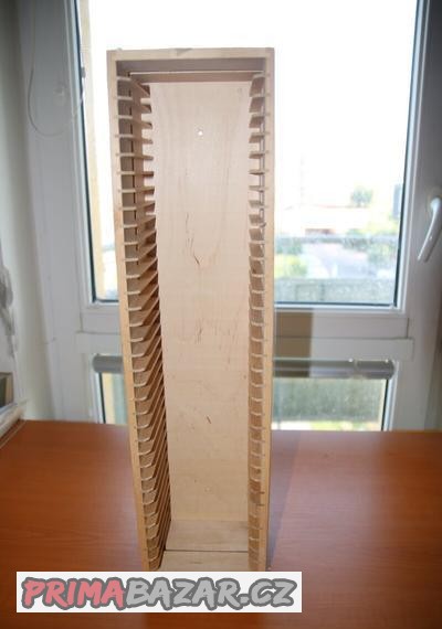 Polička (police, regál) na 35 ks CD - 14 ks