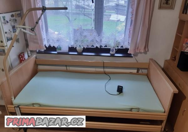 polohovaci-postel-s-elektrickym-pohonem