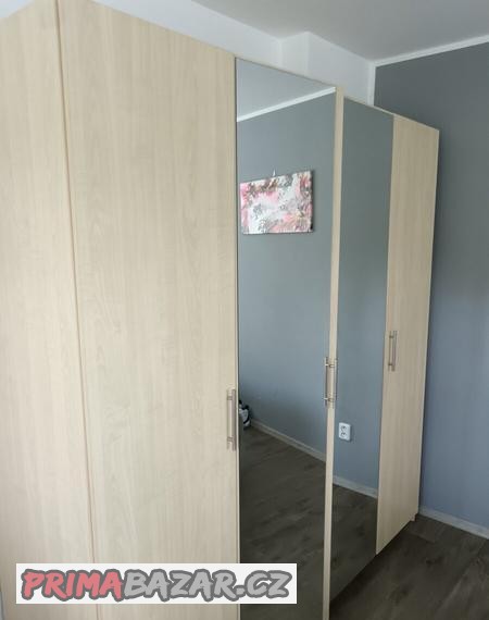 satni-skrin-se-zrcadlem