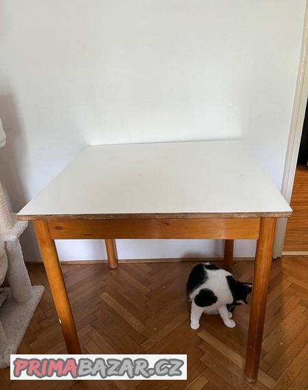 ctvercovy-jidelni-stul-120x120-cm