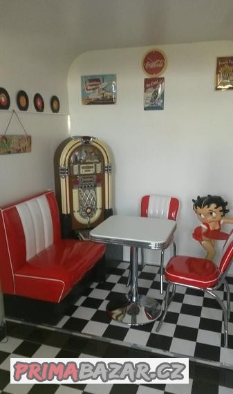 us-diner-jidelna-sedacka-stolek