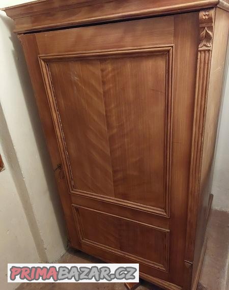 starsi-drevene-fladrovane-skrine