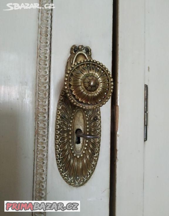 starozitna-loznice-ludvik-xvi-2-skrine-a-2-postele