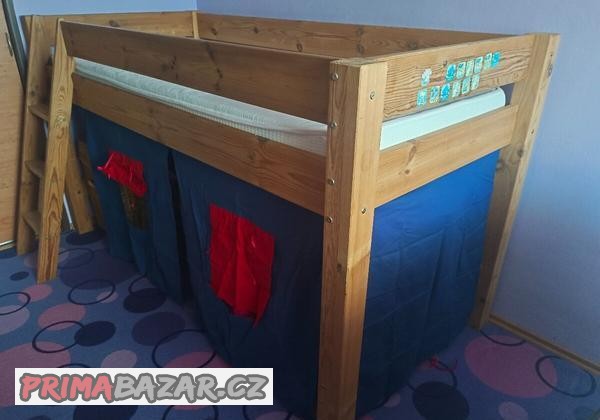zvysena-detska-postel-z-masivu-90-x-200