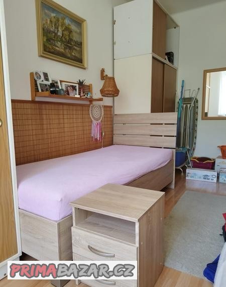 prodam-postel-s-nocnim-stolkem