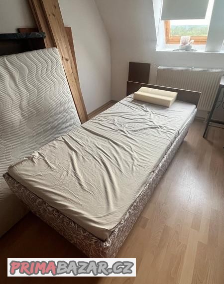 prodam-postel-90x200-s-uloznym-prostorem-a-matraci