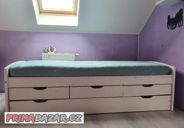 vysuvna-postel-bila