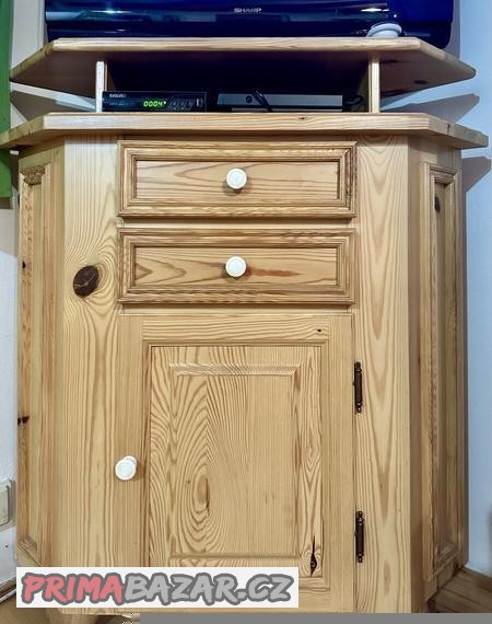 rohova-komoda-z-masivu-vhodna-pod-tv