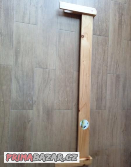 odnimatelna-zabrana-z-masivu-130cm