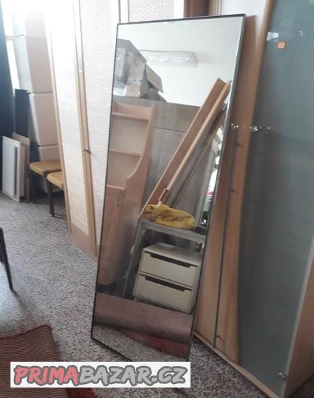 zrcadlo-s-tenkym-nerezovym-ramem