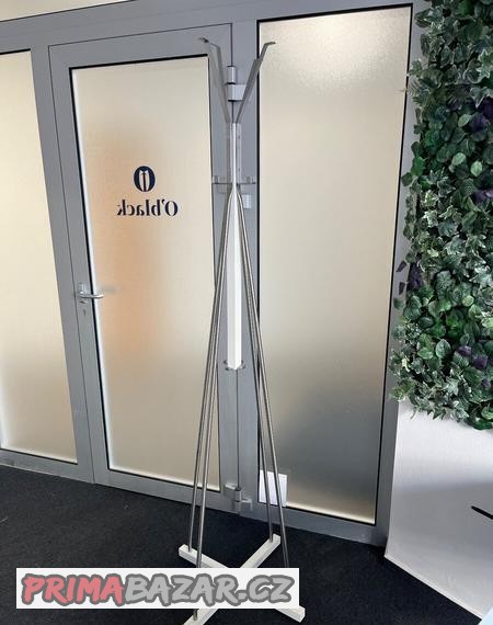 bily-vesak-ikea-tjusig