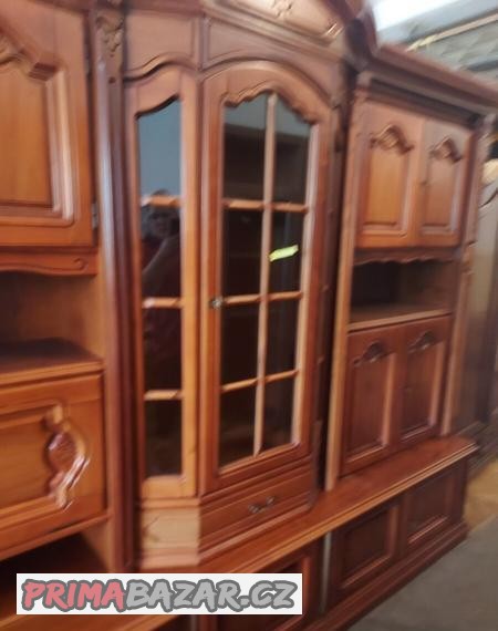 Obyvaci stěna v masivu.