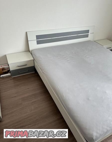 postel-180x200-s-matraci-a-rostem-set-s-supliky