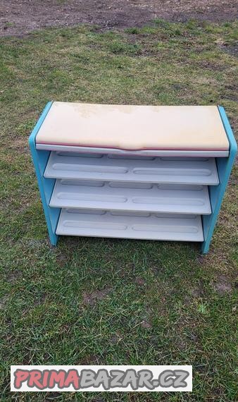 retro-plastovy-botnik