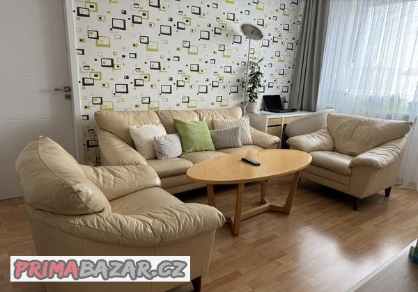 kozena-sedacka-smetanovo-bezove-barvy