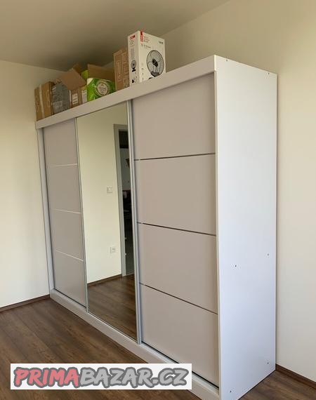 zanovni-satni-skrin-250x200-cm
