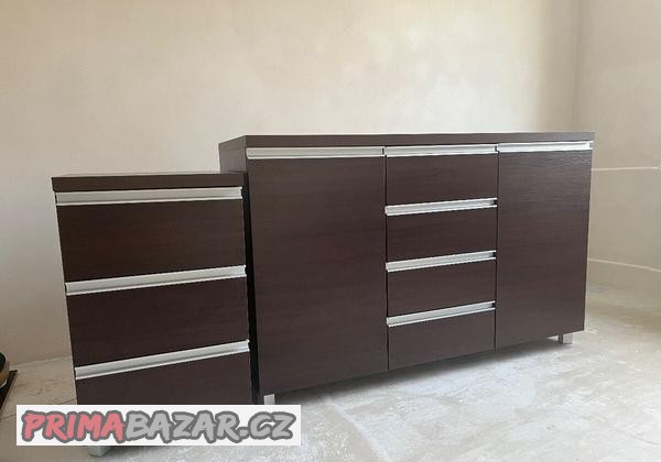 Sestava nábytku do pracovny