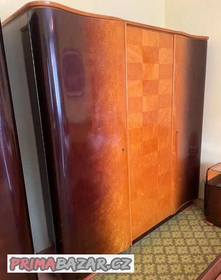 set-loznicoveho-nabytku-ze-60-let