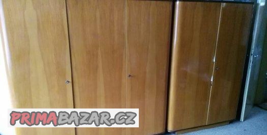 loznice-kompletni-r-1961-lesteny-orech-masiv