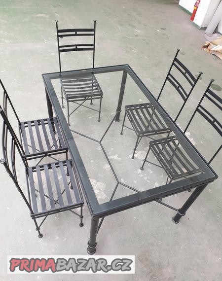 kovany-kovovy-stul-5-zidli